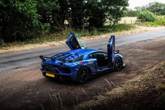 Lamborghini with scissor doors open